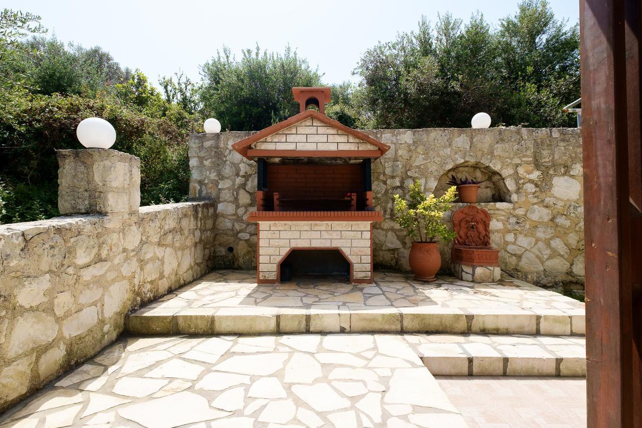 Chill And Relax In A Home With Pool Near The Beach Almirida Dış mekan fotoğraf